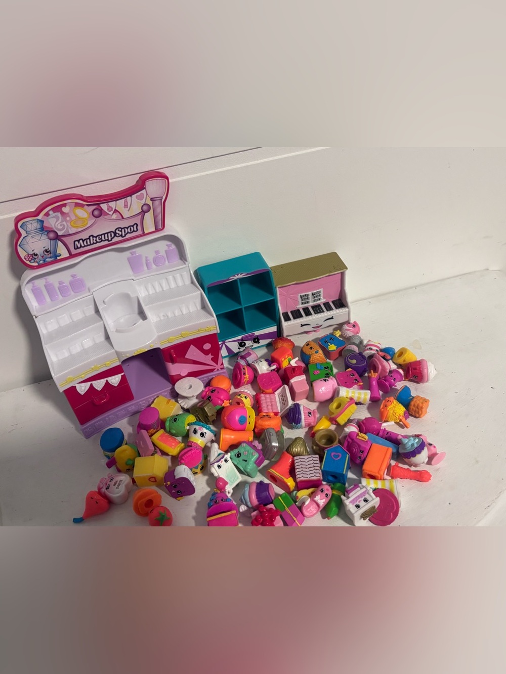 Shopkinz lot over 70 figures - Picture 1 of 4